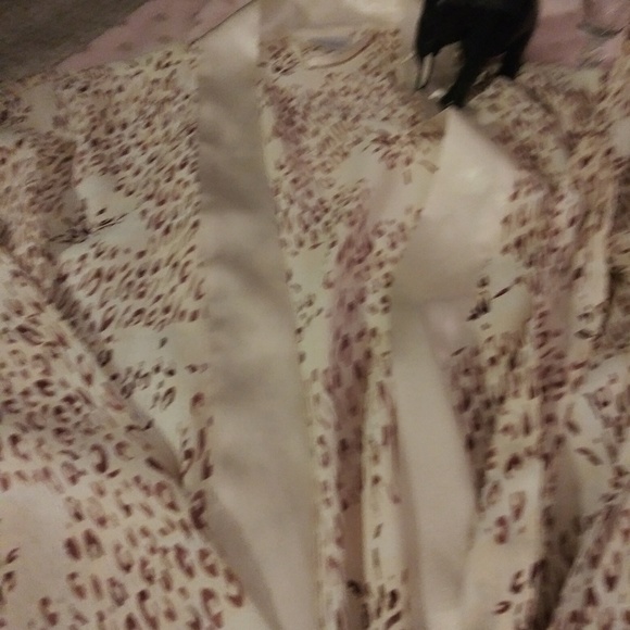 Silky robe - Picture 3 of 7